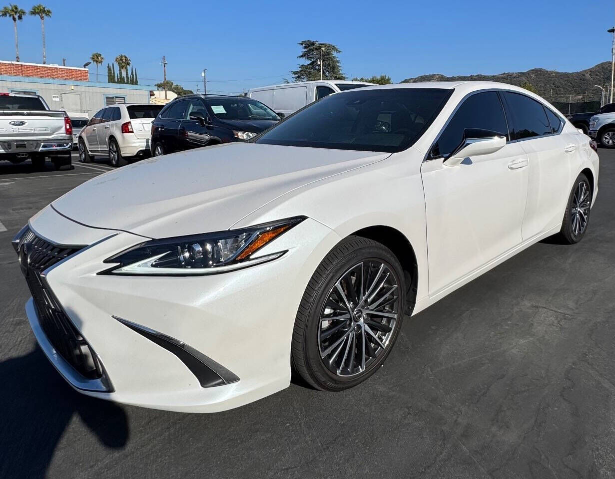 2024 LEXUS ES