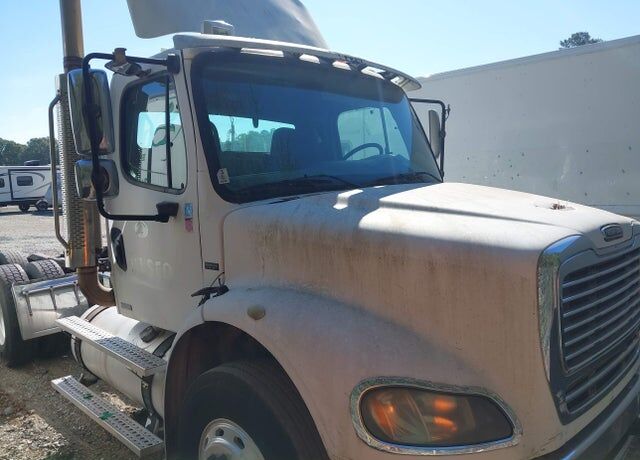 2005 FREIGHTLINER M2