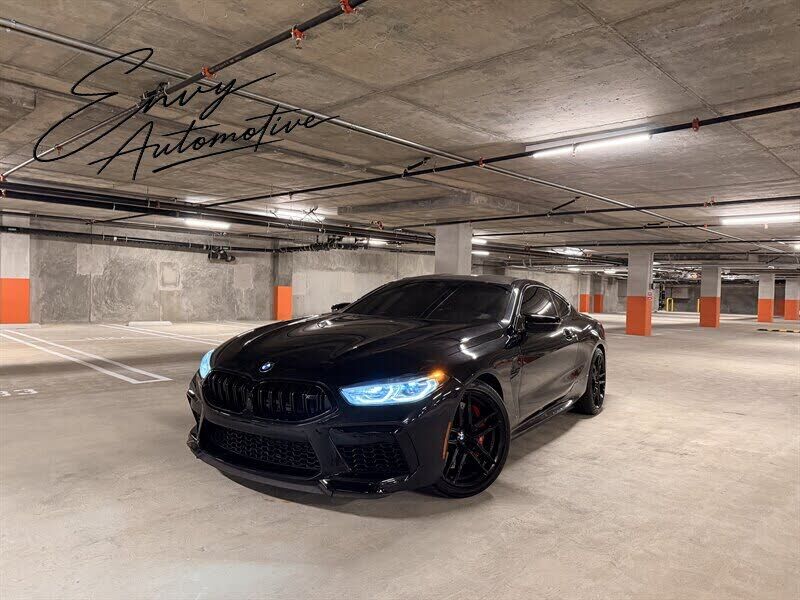 2022 BMW M8