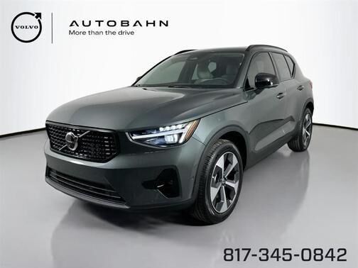 2026 VOLVO XC40