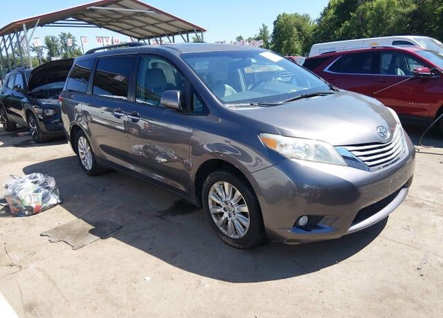 2012 TOYOTA Sienna