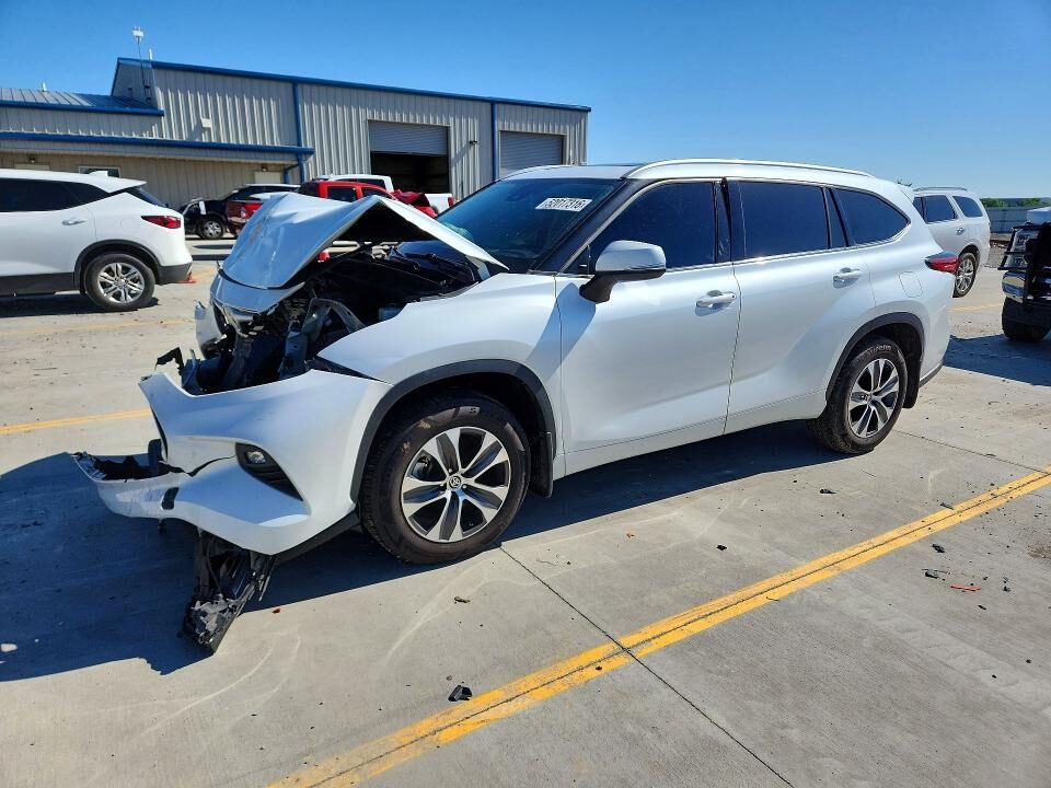 2022 TOYOTA Highlander