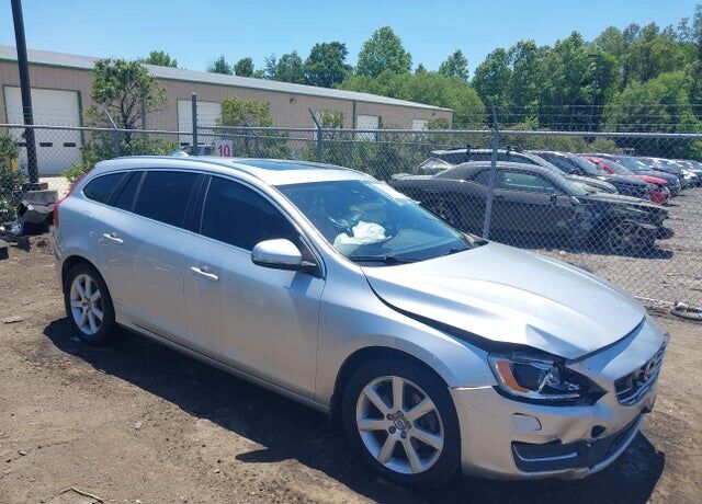 2017 VOLVO V60