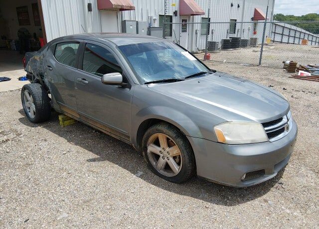 2013 DODGE Avenger