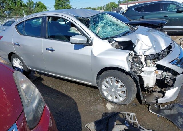 2019 NISSAN Versa