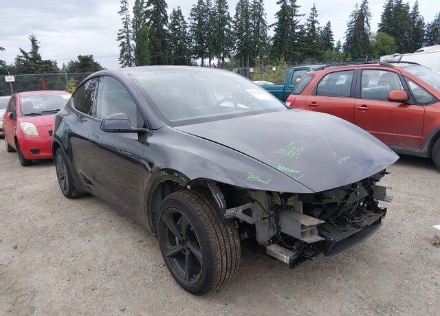 2026 TESLA Model Y