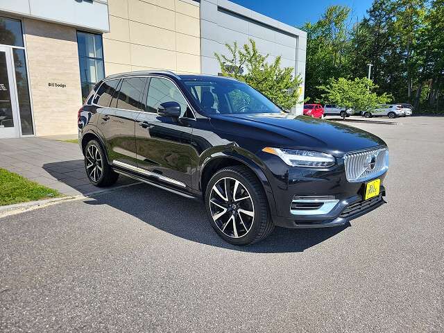 2022 VOLVO XC90
