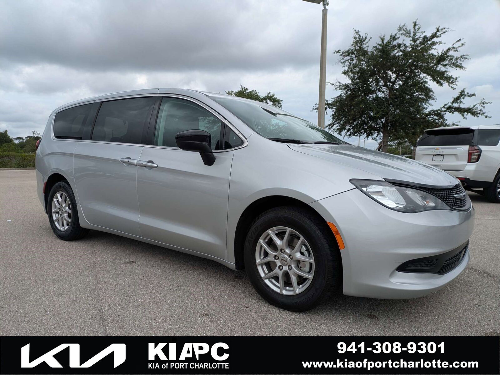 2024 CHRYSLER Voyager