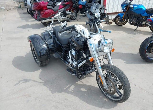 2016 HARLEY DAVIDSON FLRT / Freewheeler