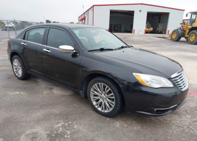2011 CHRYSLER 200