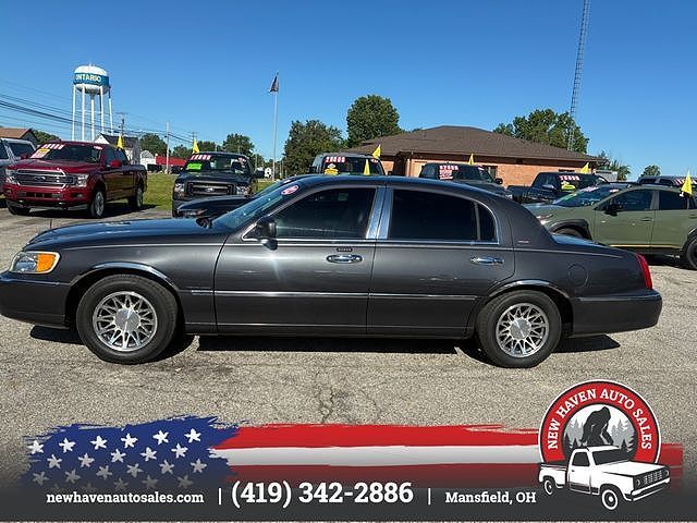 2002 LINCOLN Town Car