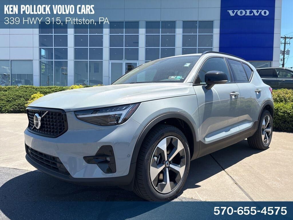 2026 VOLVO XC40