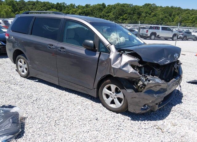 2014 TOYOTA Sienna