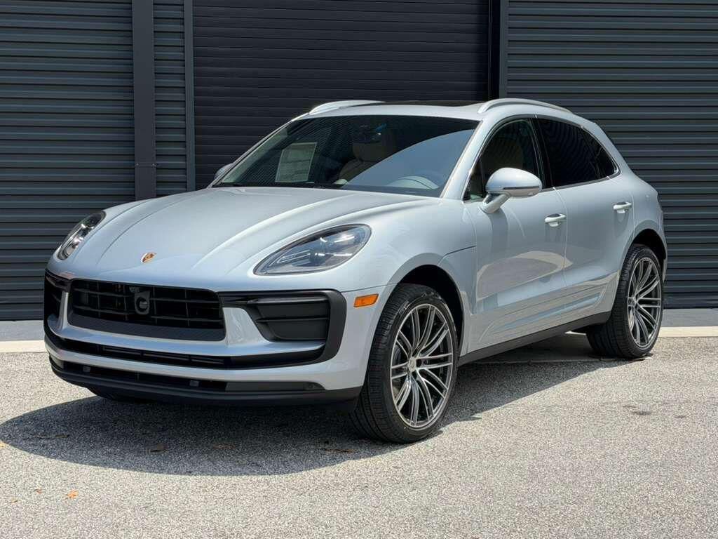 2026 PORSCHE Macan