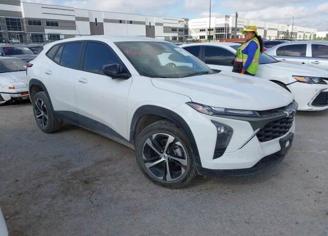 2025 CHEVROLET Trax