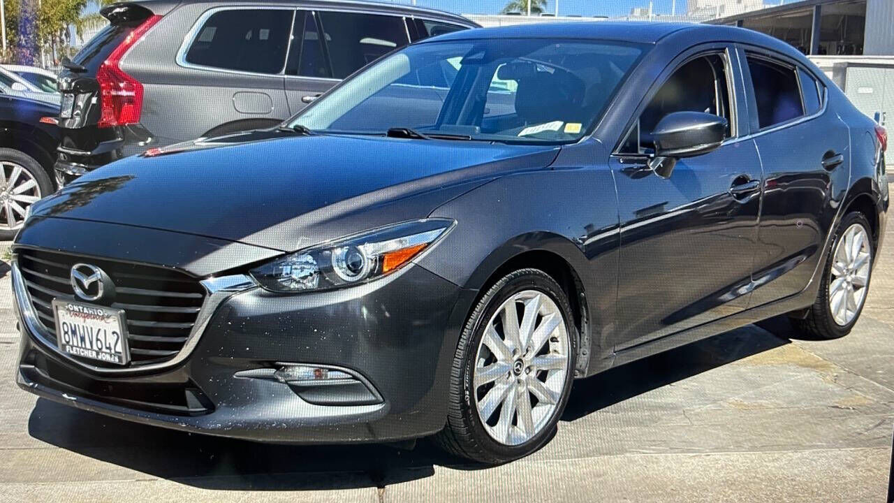 2017 MAZDA Mazda3