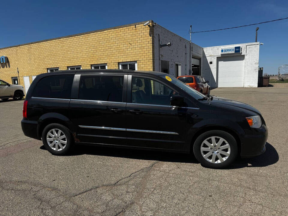 2014 CHRYSLER Town and Country