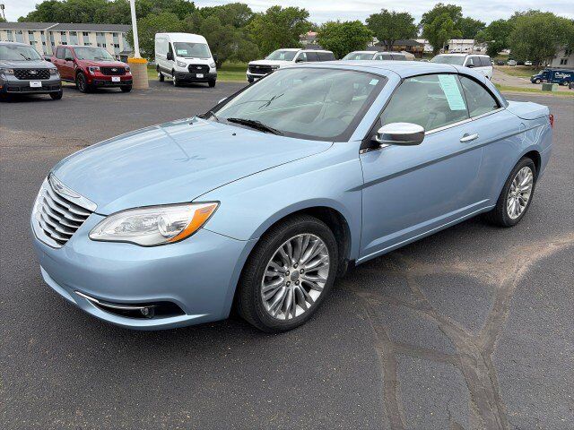2013 CHRYSLER 200