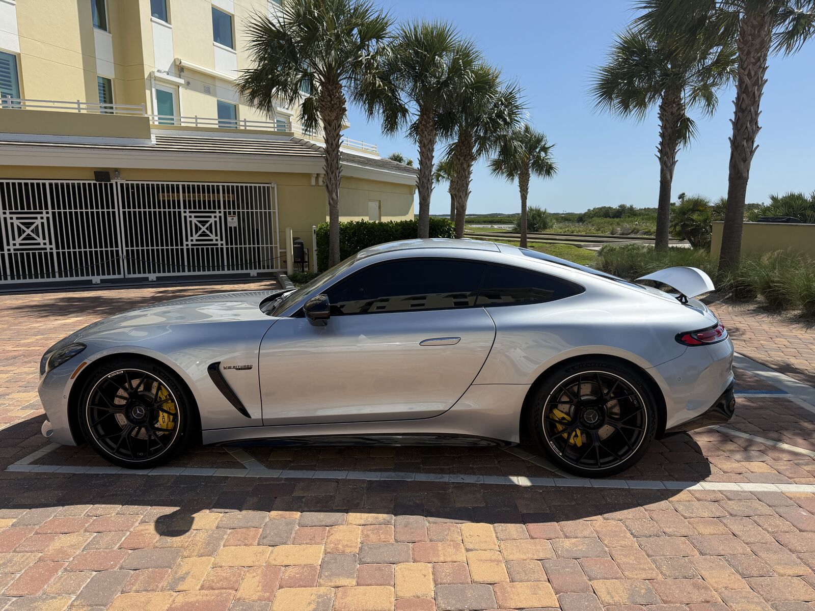 2024 MERCEDES-BENZ AMG GT
