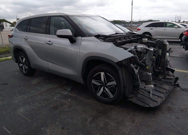 2022 TOYOTA Highlander