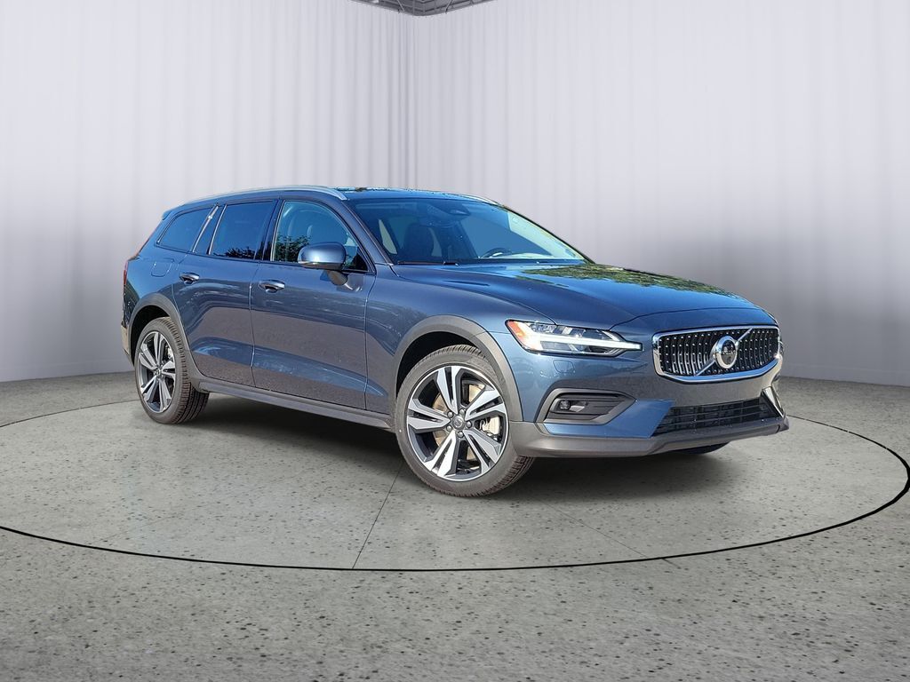 2026 VOLVO V60CC