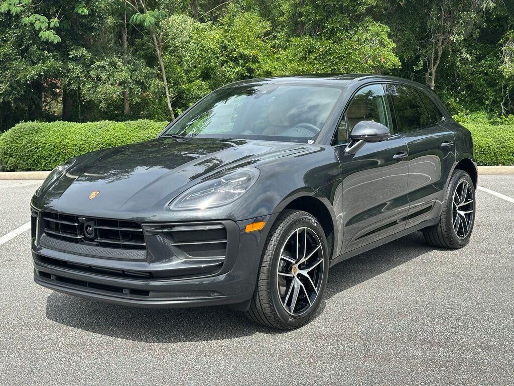 2026 PORSCHE Macan