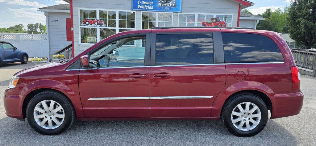 2013 CHRYSLER Town and Country