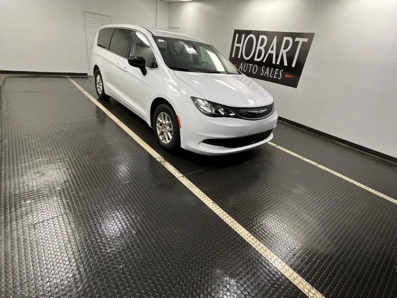 2024 CHRYSLER Voyager
