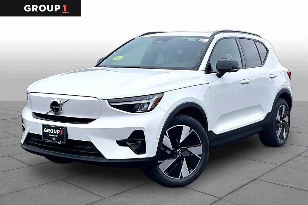 2026 VOLVO EX40