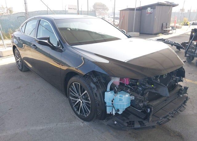 2025 LEXUS ES