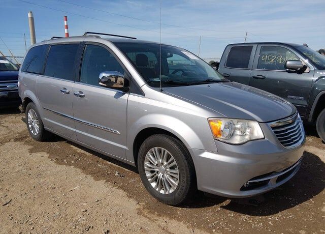 2015 CHRYSLER Town and Country