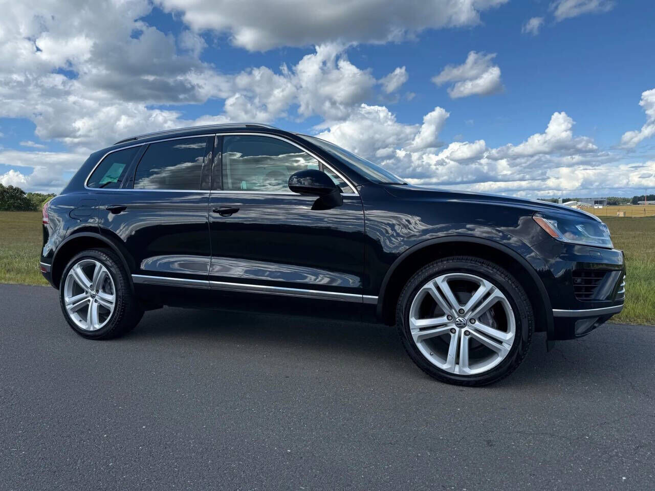 2016 VOLKSWAGEN Touareg