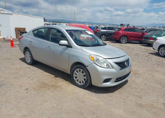 2012 NISSAN Versa