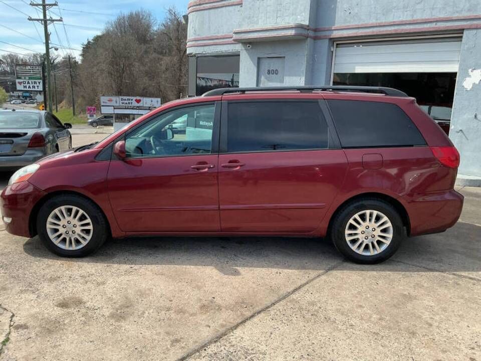 2010 TOYOTA Sienna