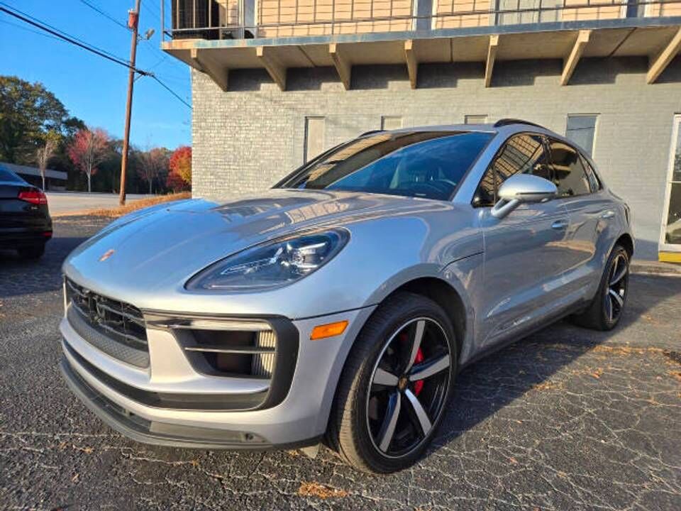 2023 PORSCHE Macan