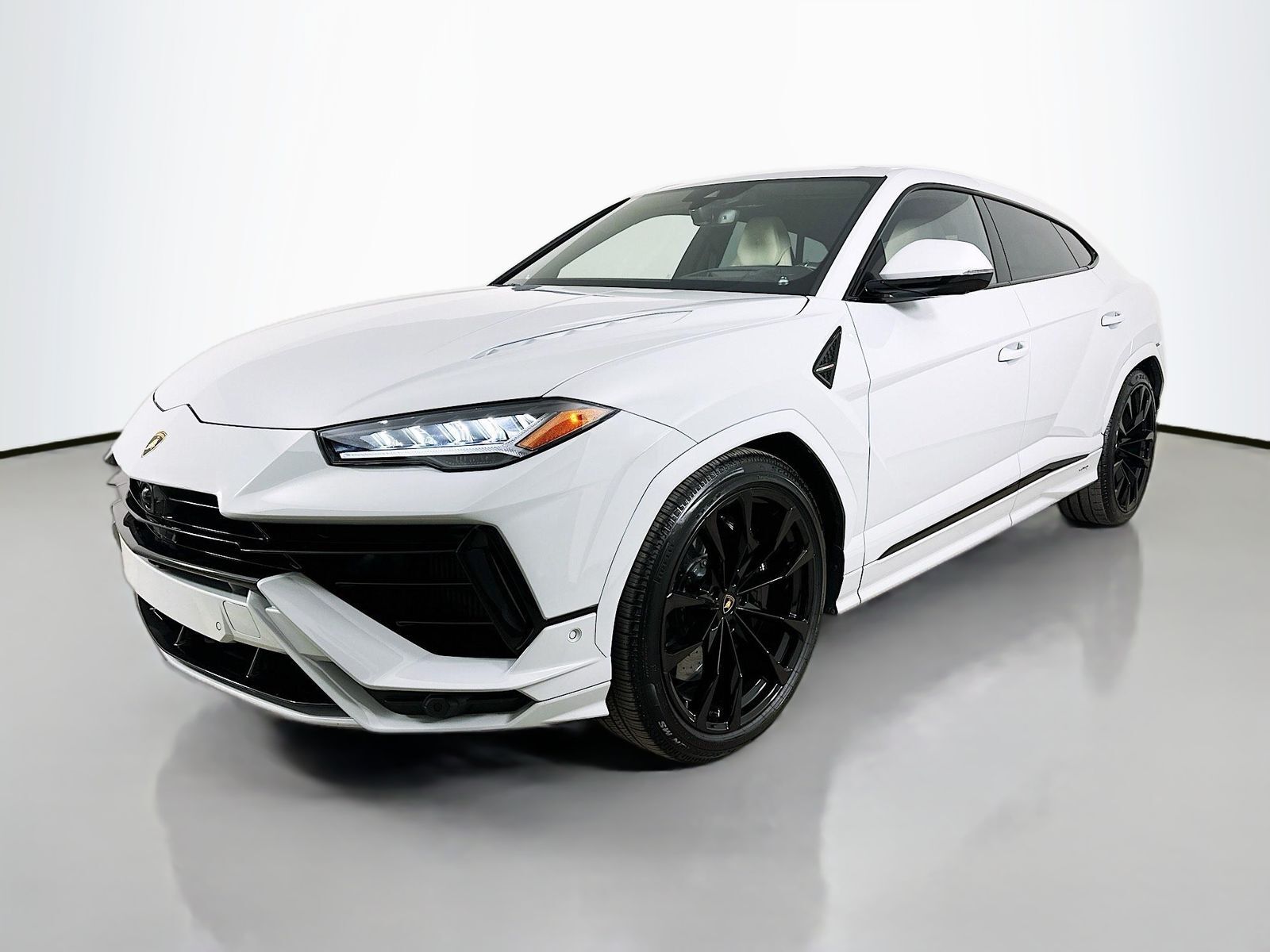 2024 LAMBORGHINI URUS
