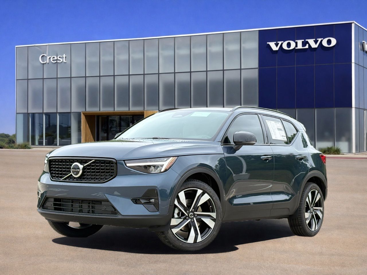 2026 VOLVO XC40