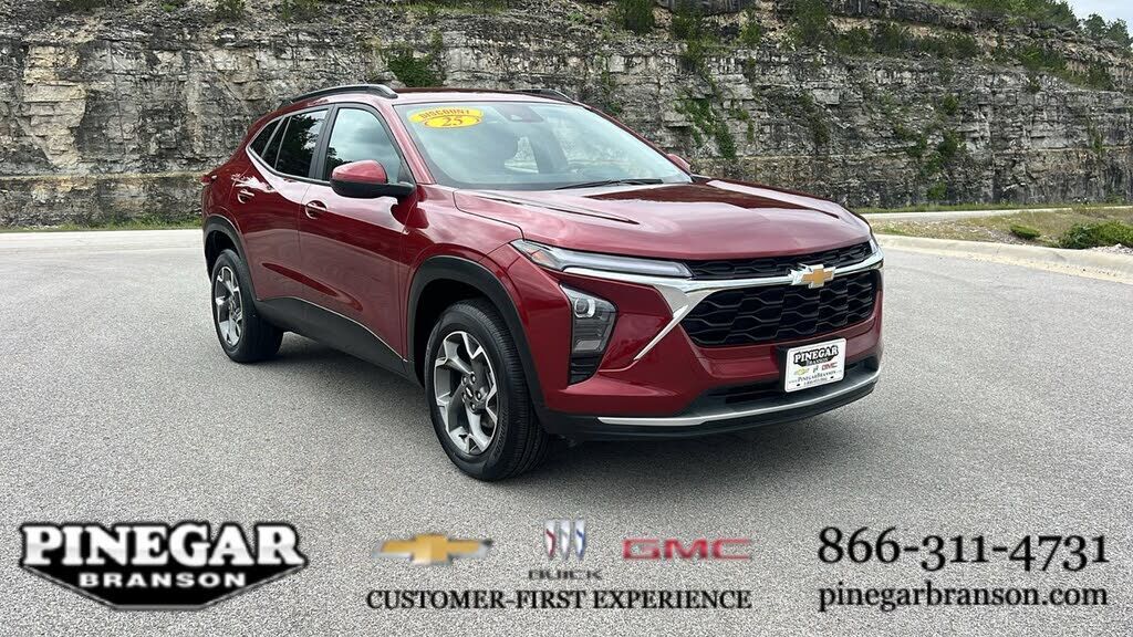 2025 CHEVROLET Trax
