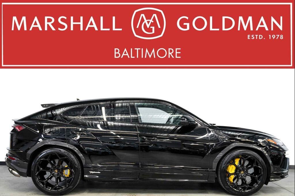2023 LAMBORGHINI URUS