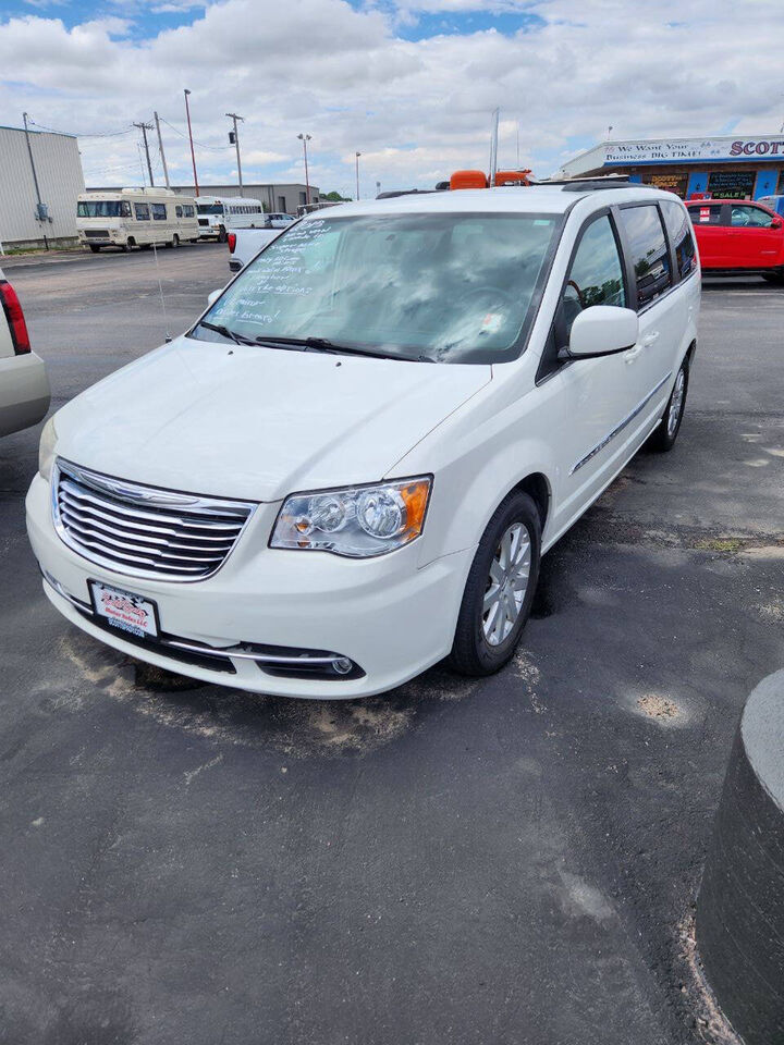 2013 CHRYSLER Town and Country
