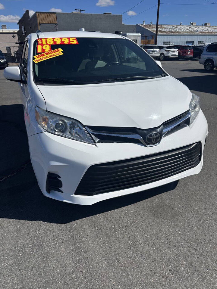 2018 TOYOTA Sienna