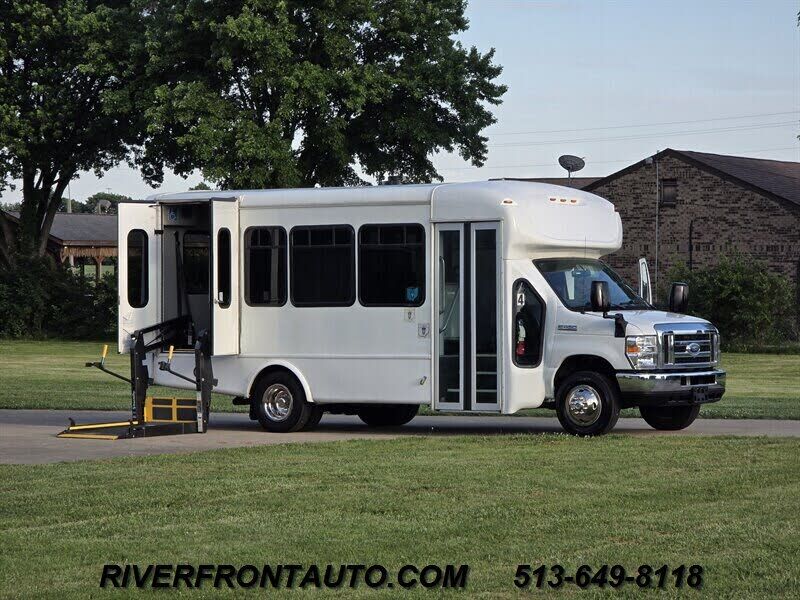2017 FORD E-450
