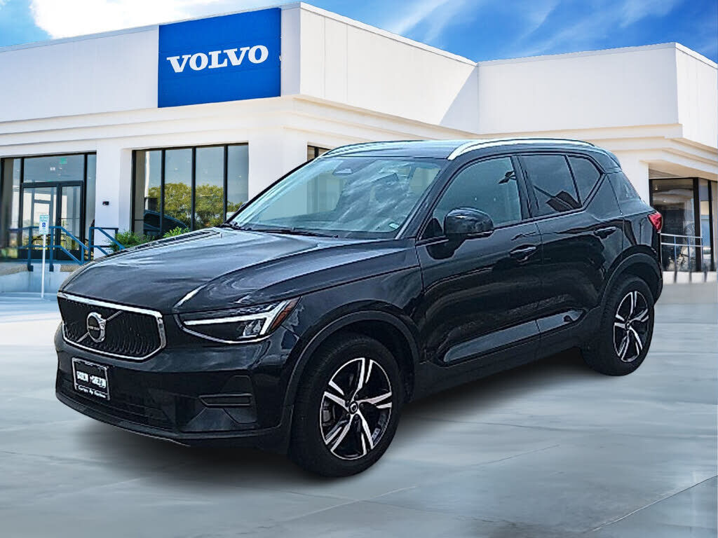 2023 VOLVO XC40