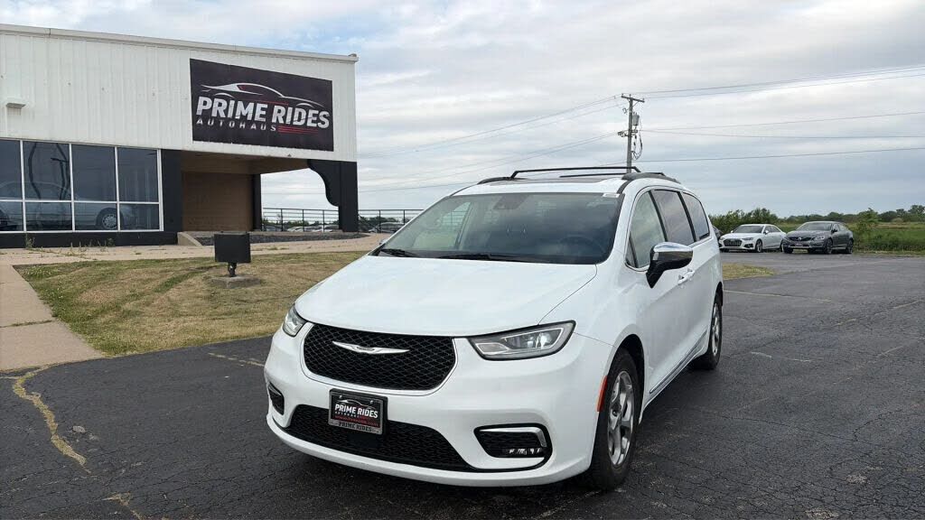 2023 CHRYSLER Pacifica