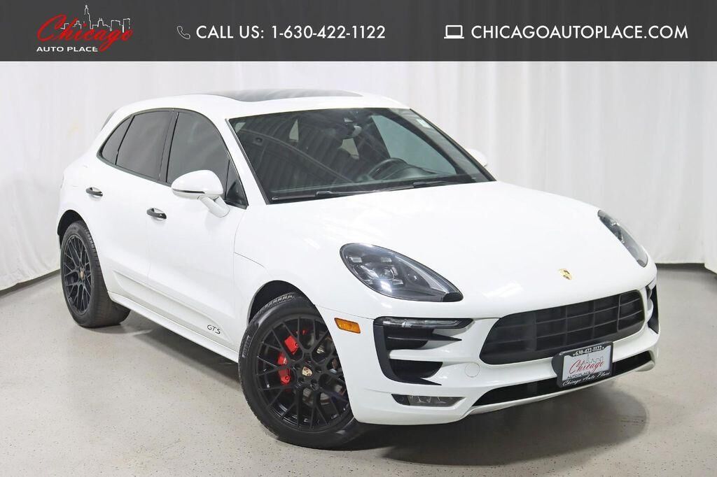 2017 PORSCHE Macan