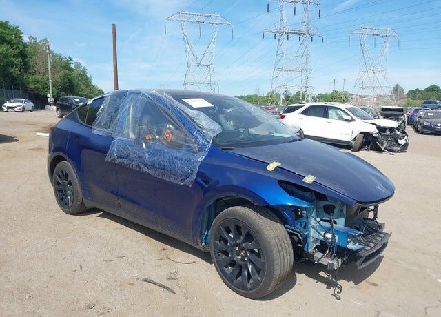 2024 TESLA Model Y