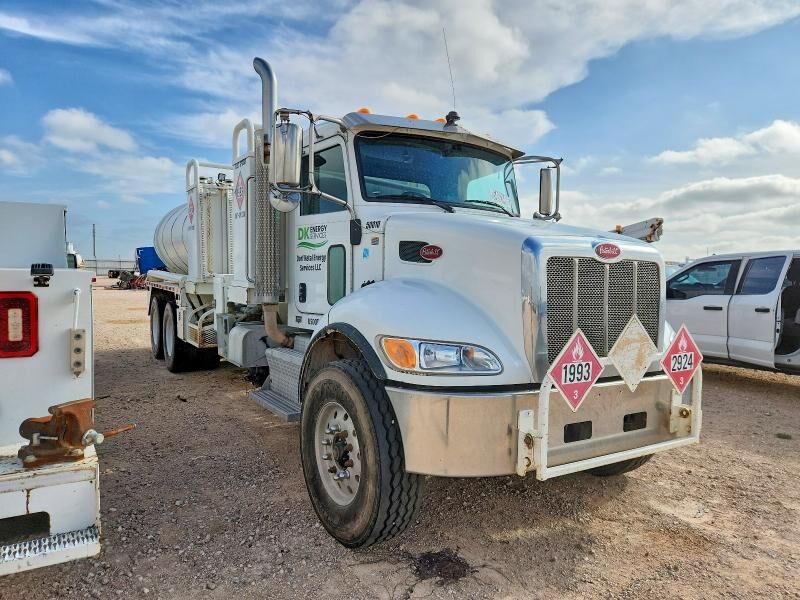2017 PETERBILT 348