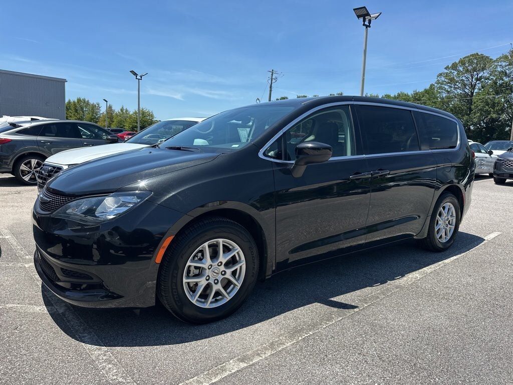 2023 CHRYSLER Voyager