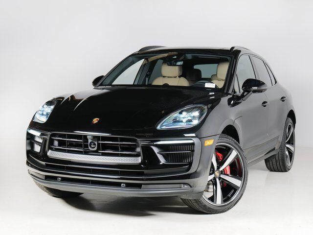 2026 PORSCHE Macan