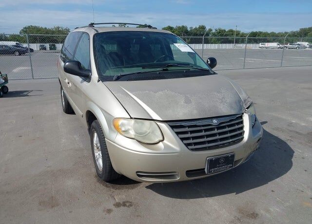 2005 CHRYSLER Town and Country